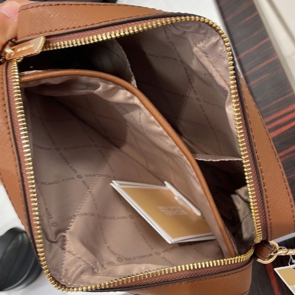 Michael Kors Jet Set Item Large EW Crossbody Vanilla - Picture 10 of 16